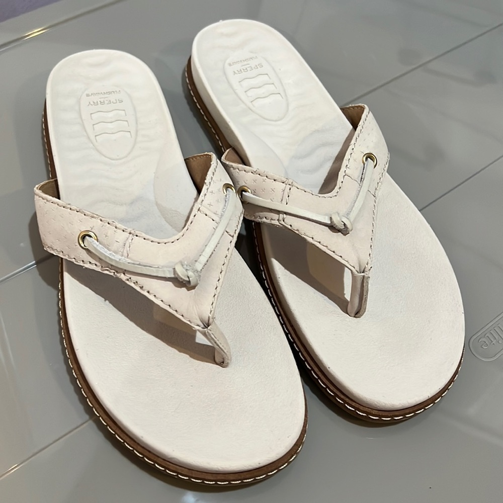 Sperry Plushwave Flip Flops - Size 8 - Cream